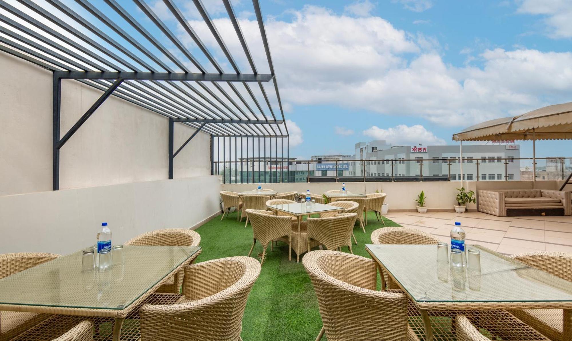 Treebo Jd Residency Mohali Hotel Sohana Exterior photo